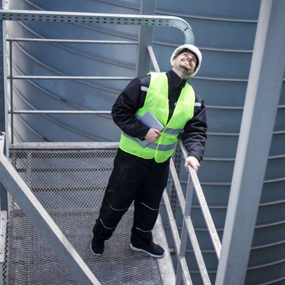 Which Aerial Work Platform Is Best for Tight Indoor Spaces?