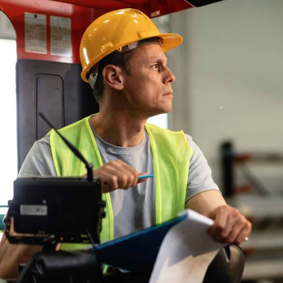 What’s the Difference Between Manual and Electric Manlifts? | Man Lift USA