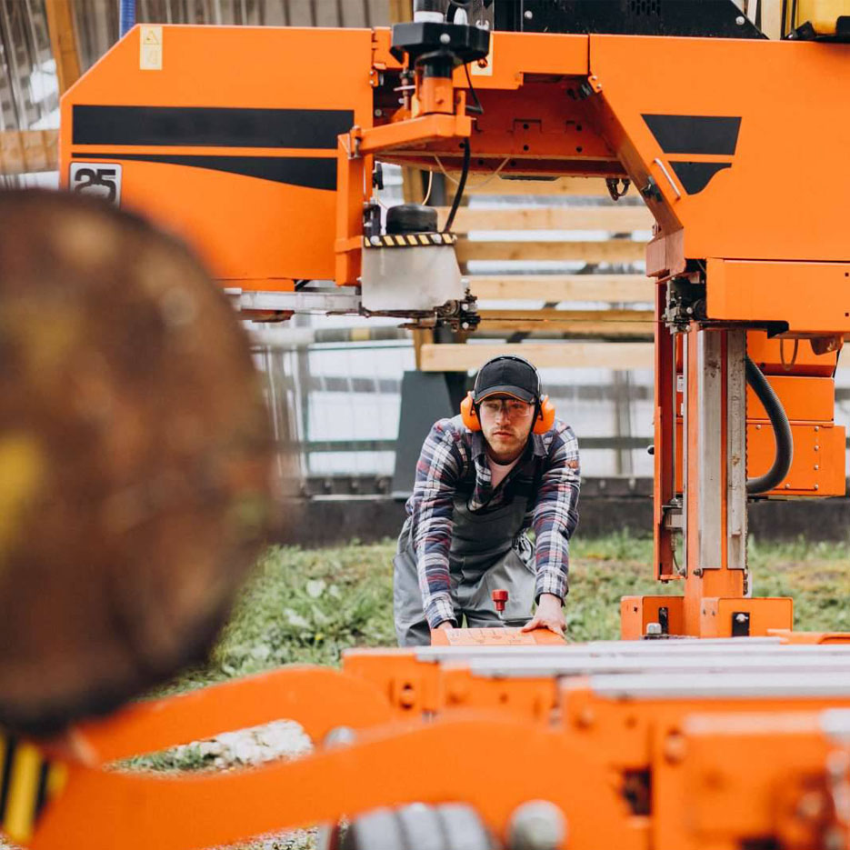 Boom vs. Scissor Lifts: Find the Best Fit for Your Project