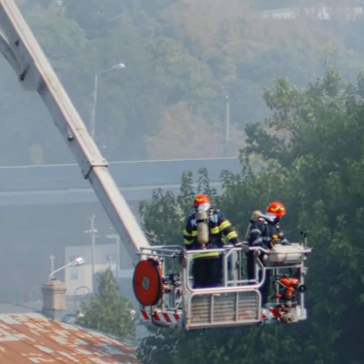 Outdoor Scissor Lifts: Uses, Features & Best Models for Construction