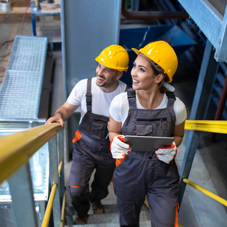 Top Benefits of Using a Manlift Elevator on Site