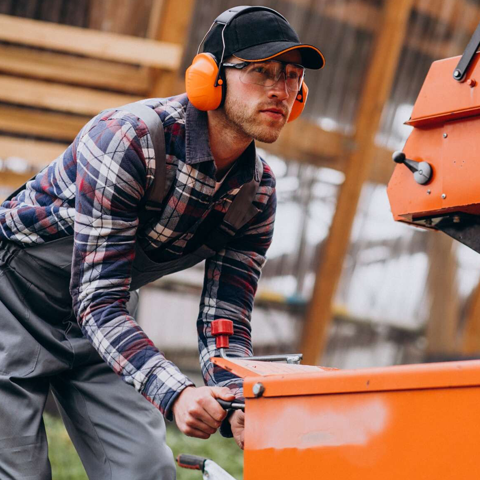 Advantages of Lifting Heavy Weights with Boom Lifts