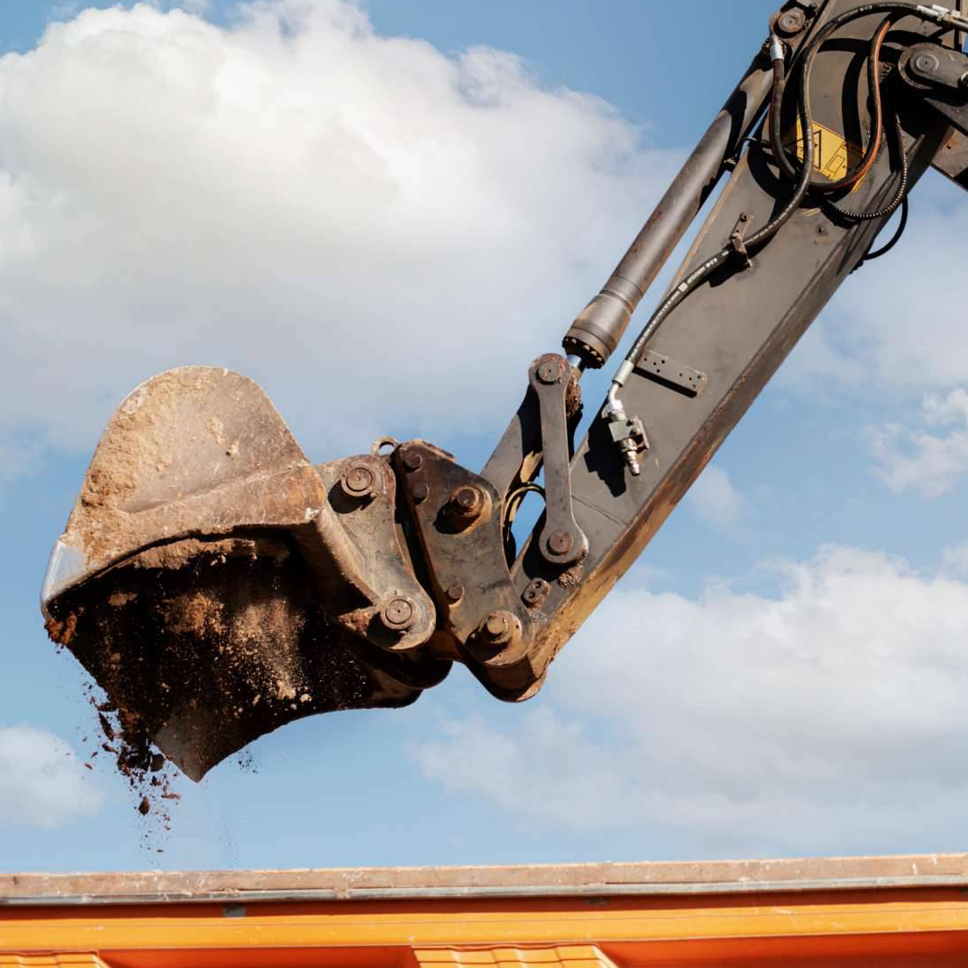 Construction Lifting Machines Explained: Cranes and Man Lifts